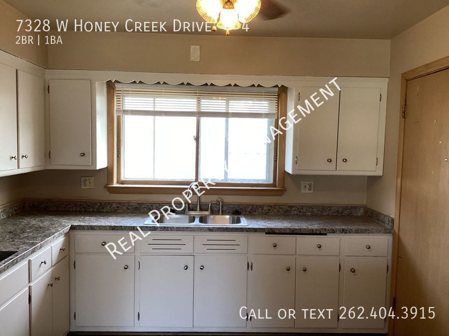 Primary Photo - 7328 W Honey Creek Dr