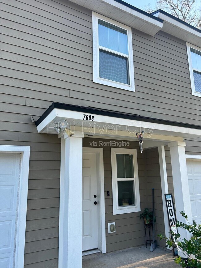 Building Photo - 7608 Rain Forest Dr N