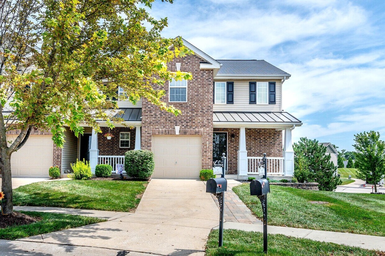 Foto principal - Gorgeous Updated 3 Bed 3 Bath Home Garage