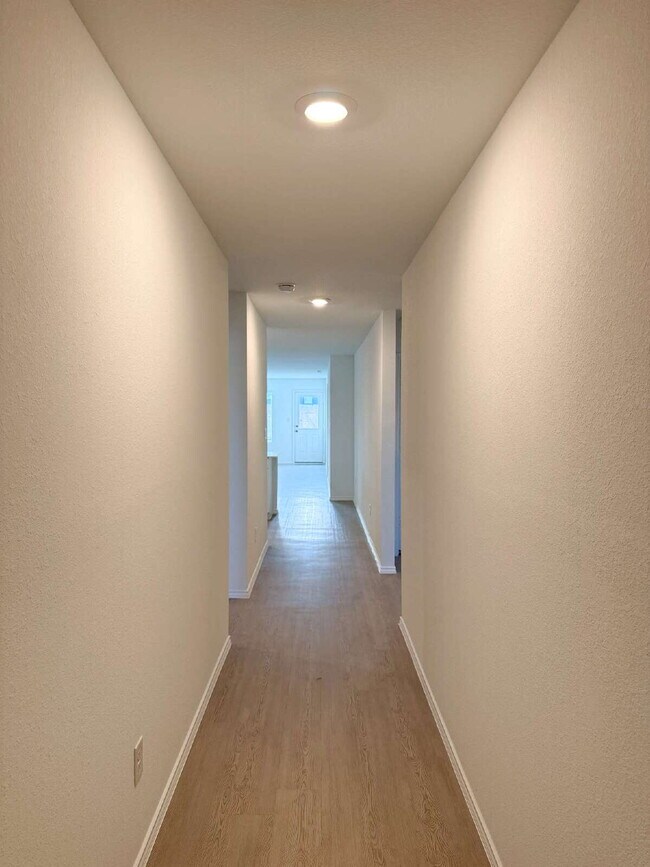 Building Photo - One Story 4 Bedroom/2Bath - For Rent - San Marcos, TX - Minutes From Shopping, Entertainment, and...