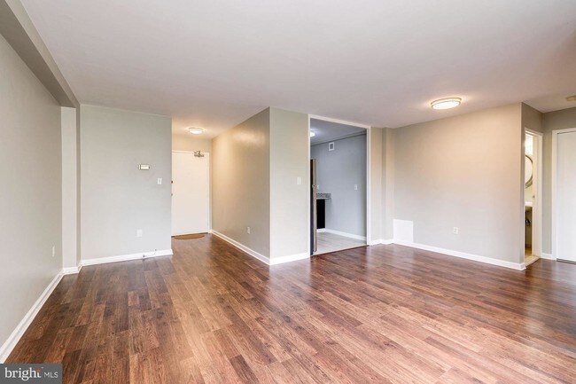 Foto del edificio - 6621 Wakefield Dr