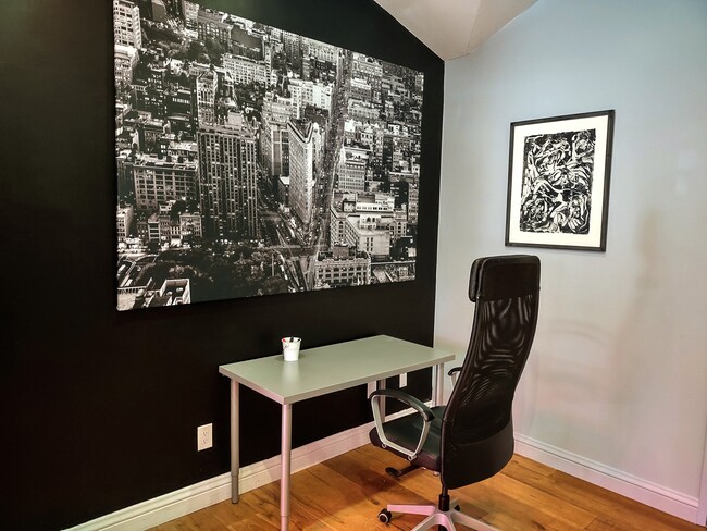 Building Photo - 15157 Hamlin St