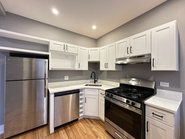 Foto del edificio - 639 W Cornelia Ave