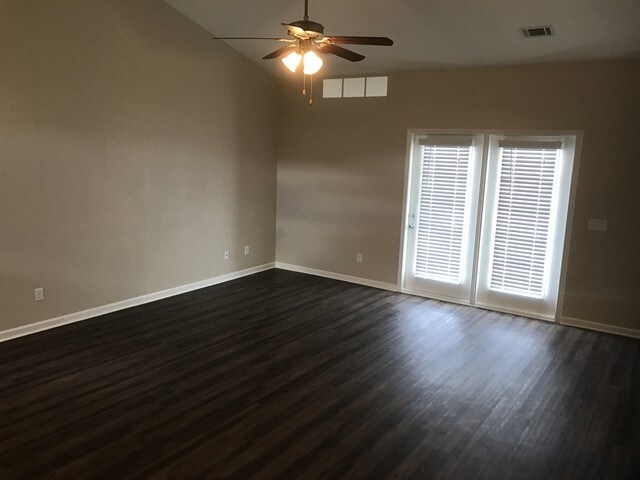 Building Photo - 4 Bay Willow Court