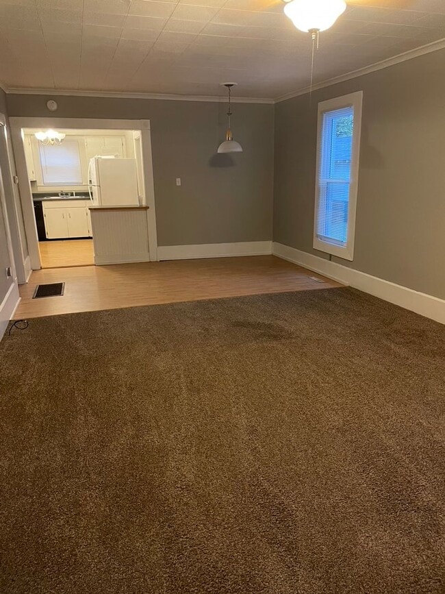 Building Photo - PRE-LEASING TO APPROVED APPLICANTS!Nice 2 ...