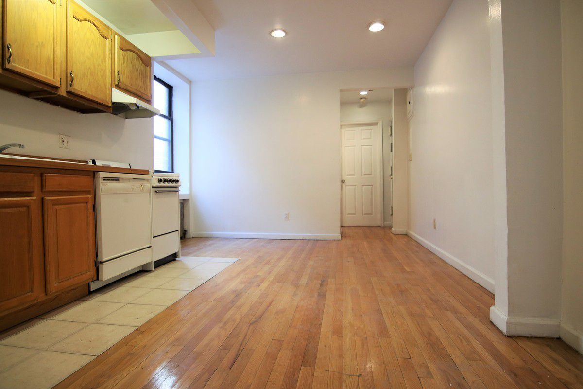 Primary Photo - 311 W 95th St