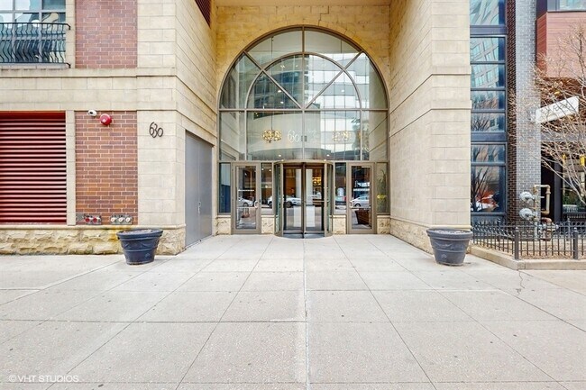 Foto del edificio - 630 N State St