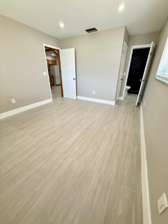 Foto del edificio - 3931 SW 51st St