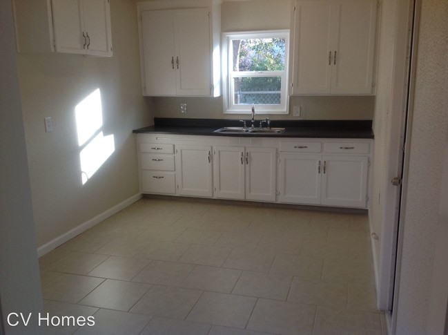 Building Photo - 2509 S Lotus Ave