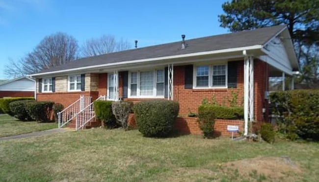 Photo - 1923 Northbrook Dr House