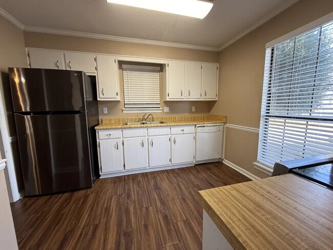 Foto del edificio - 4082 Spencer St