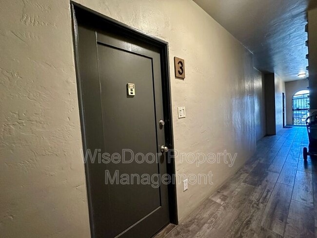 Foto del edificio - 1030 Leonard Ave