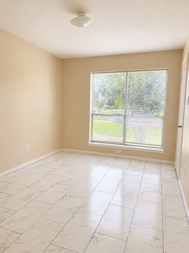 Foto del edificio - 4863 Drew Forest Ln