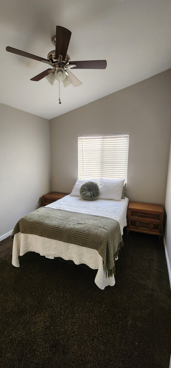 Foto del edificio - 1160 N Colonel Rd