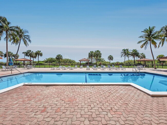 Foto del edificio - 2555 Collins Ave