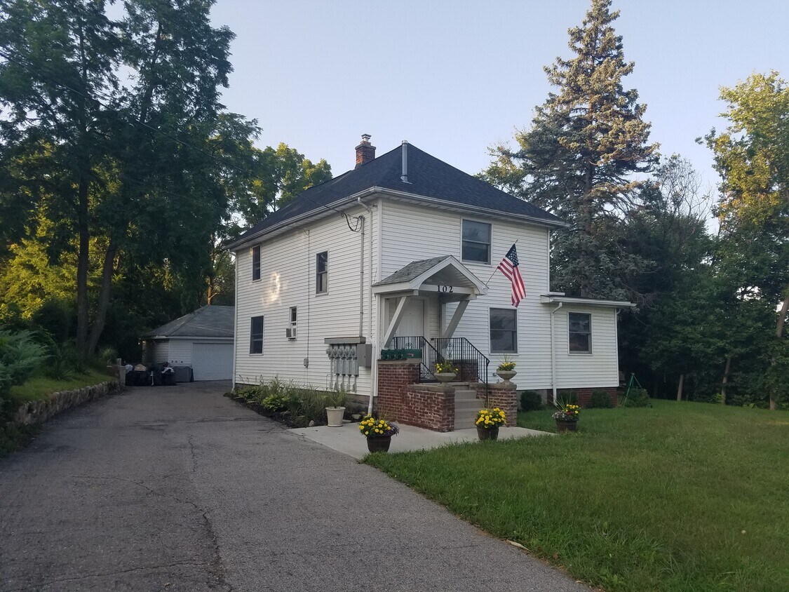 Foto principal - 102 Spring St