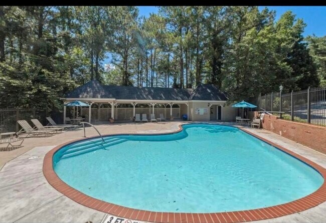 Foto del edificio - 102 Bainbridge Dr