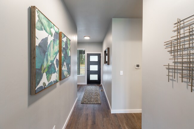 Foto del edificio - Fully Furnished New 5 Bed, 3 Bath Modern Home with over 3,241 Sq. Ft. on 2 Acres- MEAD SCHOOL DIS...