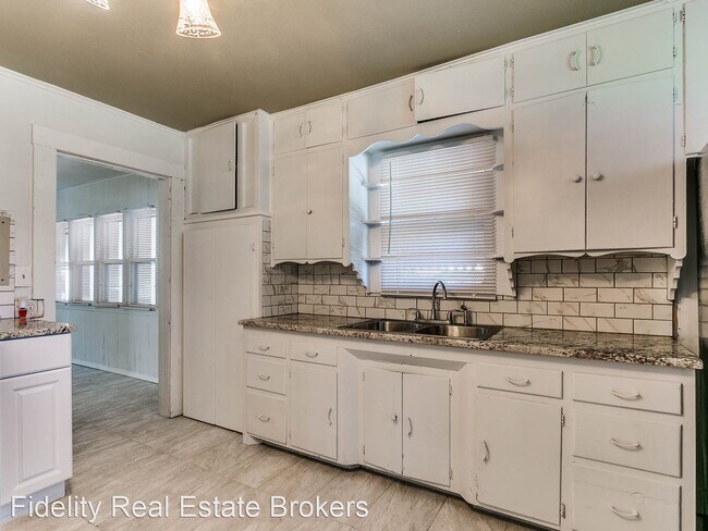 Foto del edificio - 1 br, 1 bath House - 528 SE 33RD ST