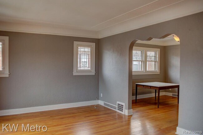 Building Photo - 575 W Breckenridge St