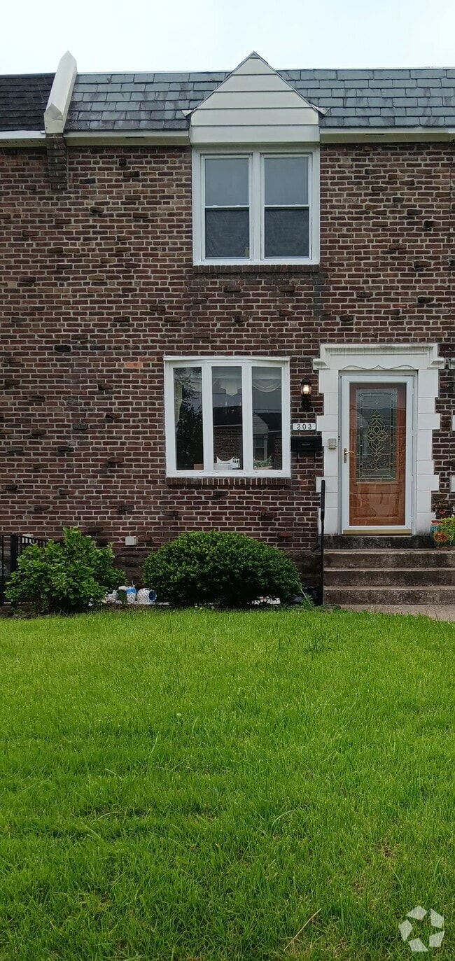 Building Photo - 303 Westbridge Rd