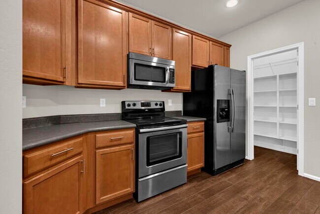 Building Photo - 946 S Hawk Ln
