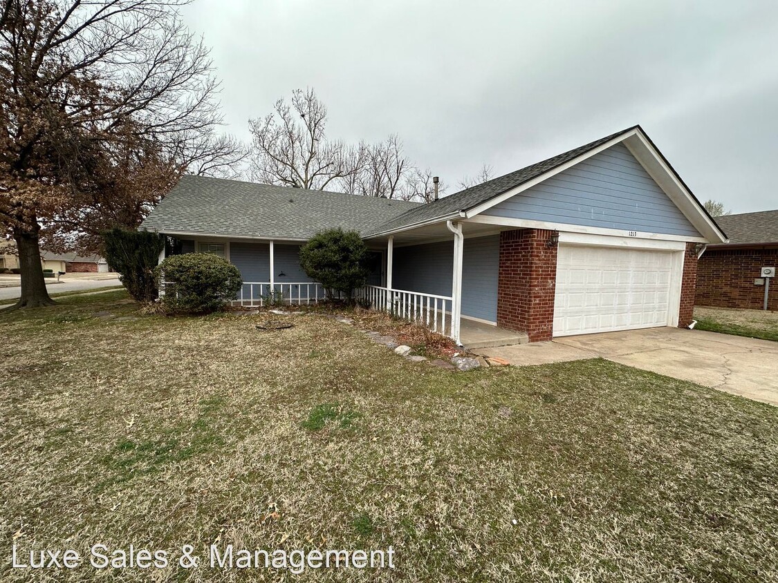 3 br, 1.5 bath House 1213 Allens Trail House Rental in Edmond, OK