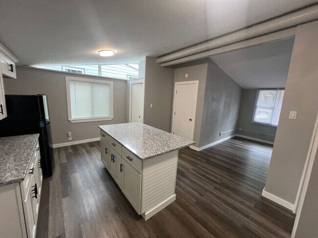 Building Photo - 7241 Paris Ave