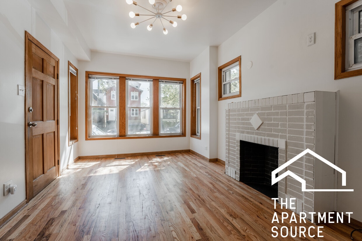 Primary Photo - 2110 N Oakley Ave