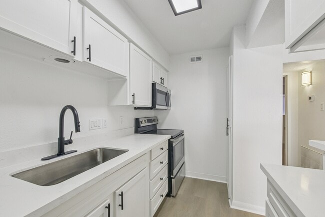 Building Photo - ReNew Greenway