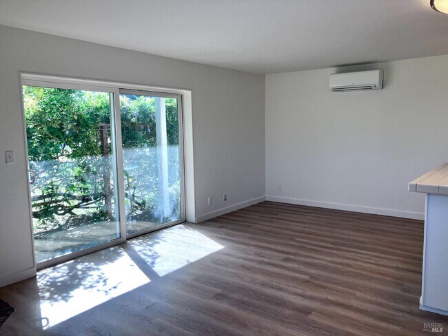 Building Photo - 13419 Healdsburg Ave