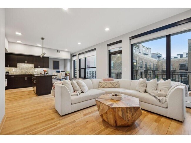 Foto del edificio - 740 Portland Ave