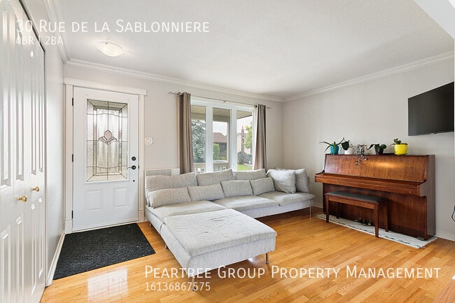 Photo du bâtiment - Superb Sablonniere--4 Bedroom Home for Rent