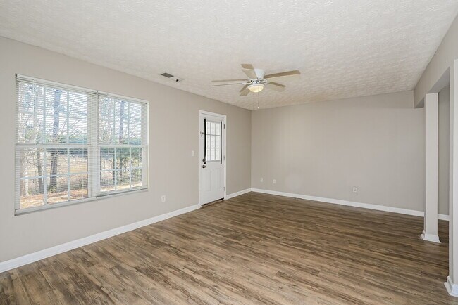 Foto del edificio - 3915 Waldrop Ln