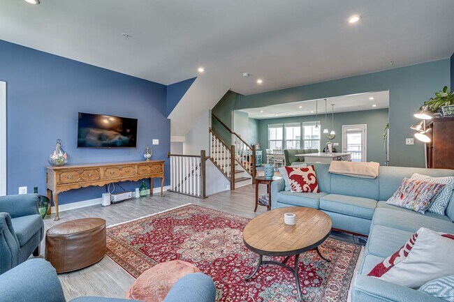 Foto del edificio - Modern 3 BR Townhome in Village of Towne Square Includes Trash, Cable/internet and Landscaping!