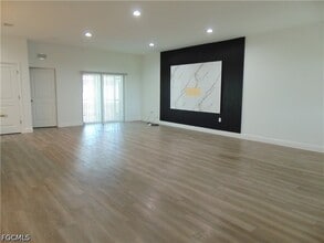 Building Photo - 9020 E Castle Cir