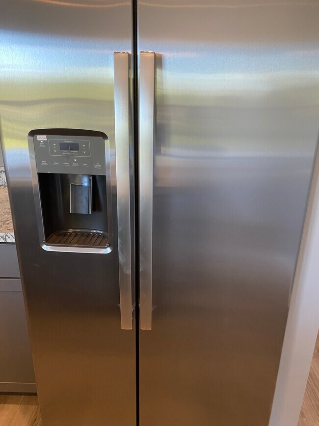 Building Photo - 6557 Valley Brook Trce