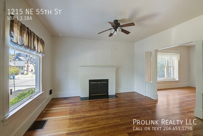 Building Photo - 1215 NE 55th St