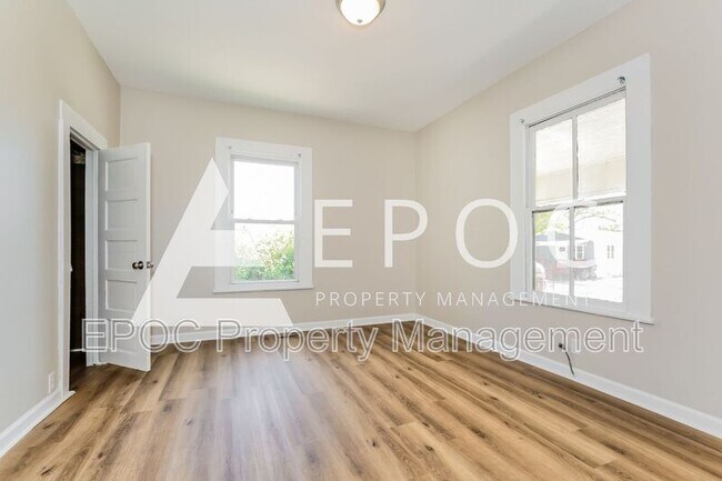 Foto del edificio - 528 Shepherd St