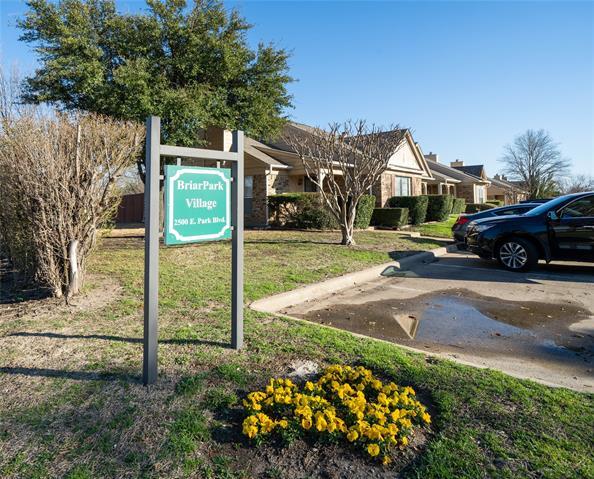 Primary Photo - 2500 E Park Blvd