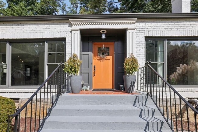 Building Photo - 1320 Pasadena Ave NE