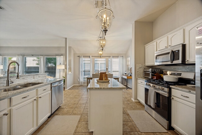 Building Photo - 9716 Hedge Bell Dr