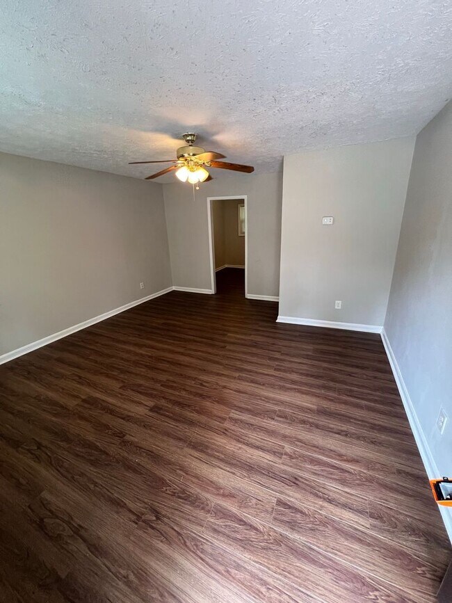 Foto del edificio - 4689 Cook Dr