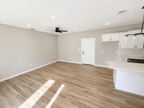 Building Photo - 1422 W Willis St