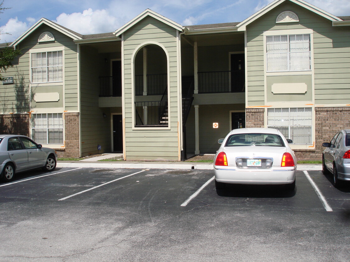 front of condo - 2550 N Alafaya Trail