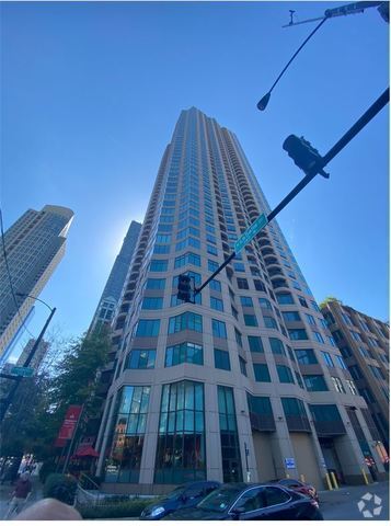 Building Photo - 400 N La Salle Dr