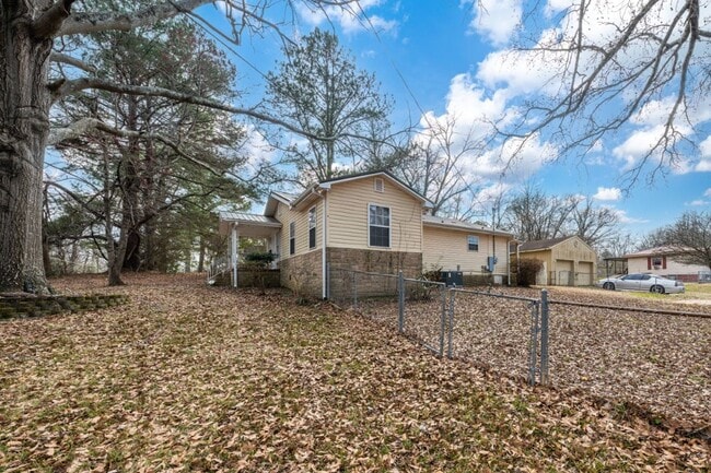 Building Photo - Amazing 3-Bedroom Home on a Great Street —...