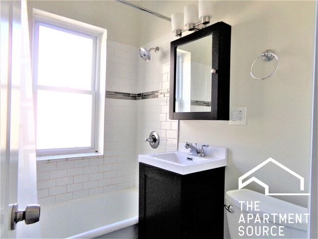 Photo - 2129 N Dayton St Apartment