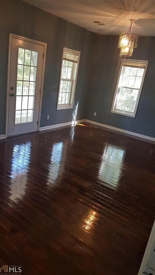 Foto del edificio - Room in Duplex on Ridge Ave NW