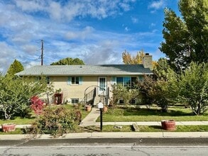 Building Photo - 1585 Sagewood Rd